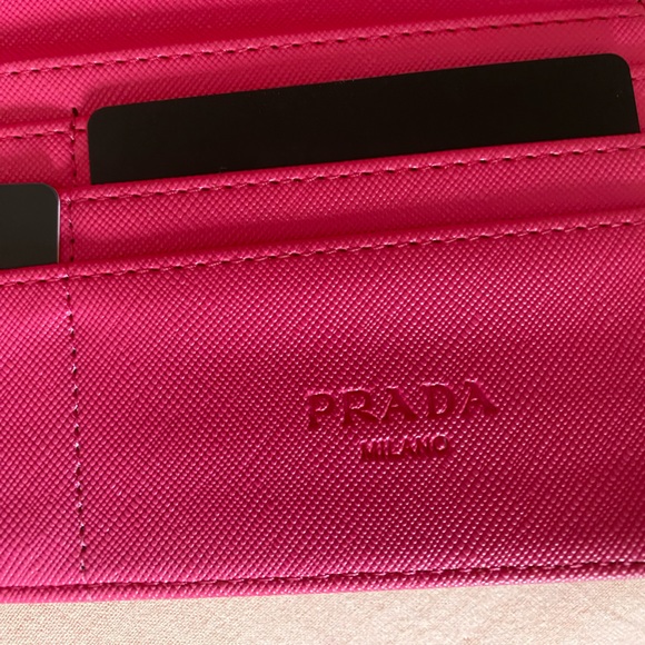 Pink Wallet - Picture 4 of 4